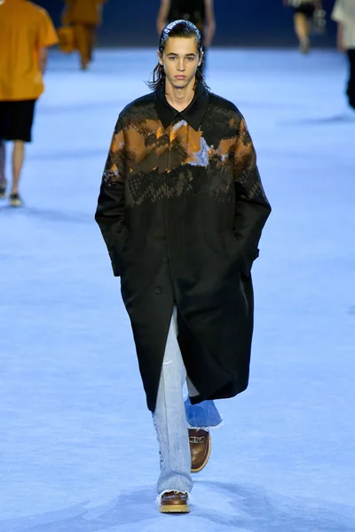 Look 48